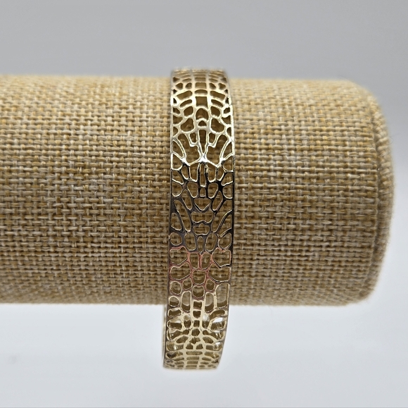 KENDRA SCOTT Filagree Style Bangle Braclet Gold Plated Dust Bag Included - Picture 6 of 7
